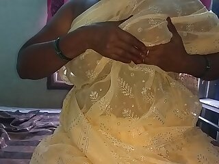 indian bhabhi hot posture mettle help to make u cum